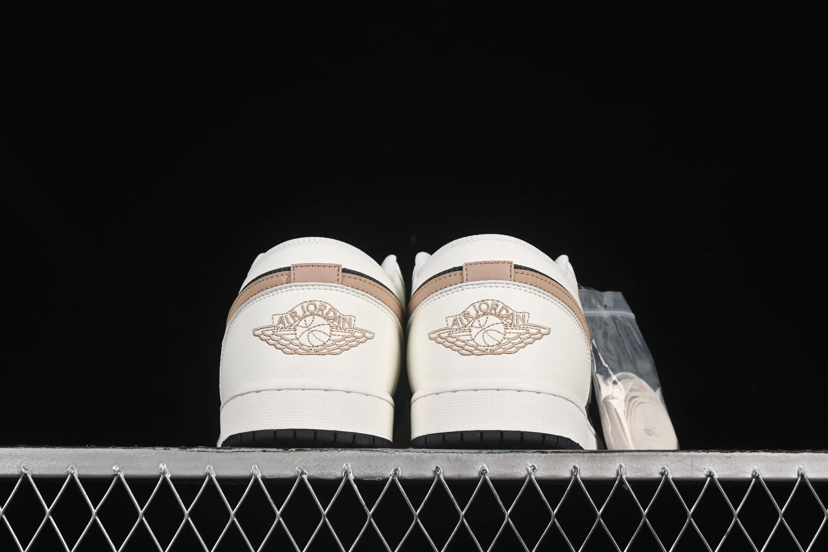 All categories Air Jordan Jordan series basketball shoes Air Jordan 1 Low Air Jordan 1 Low AJ1 Joe 1 black and white low-top cultural and leisure sports sneakers IH0649-021